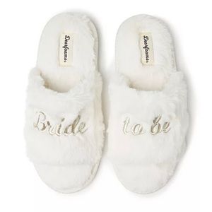 DEARFOAMS BRIDAL FAUX SLIDE SLIPPERS. NWOT